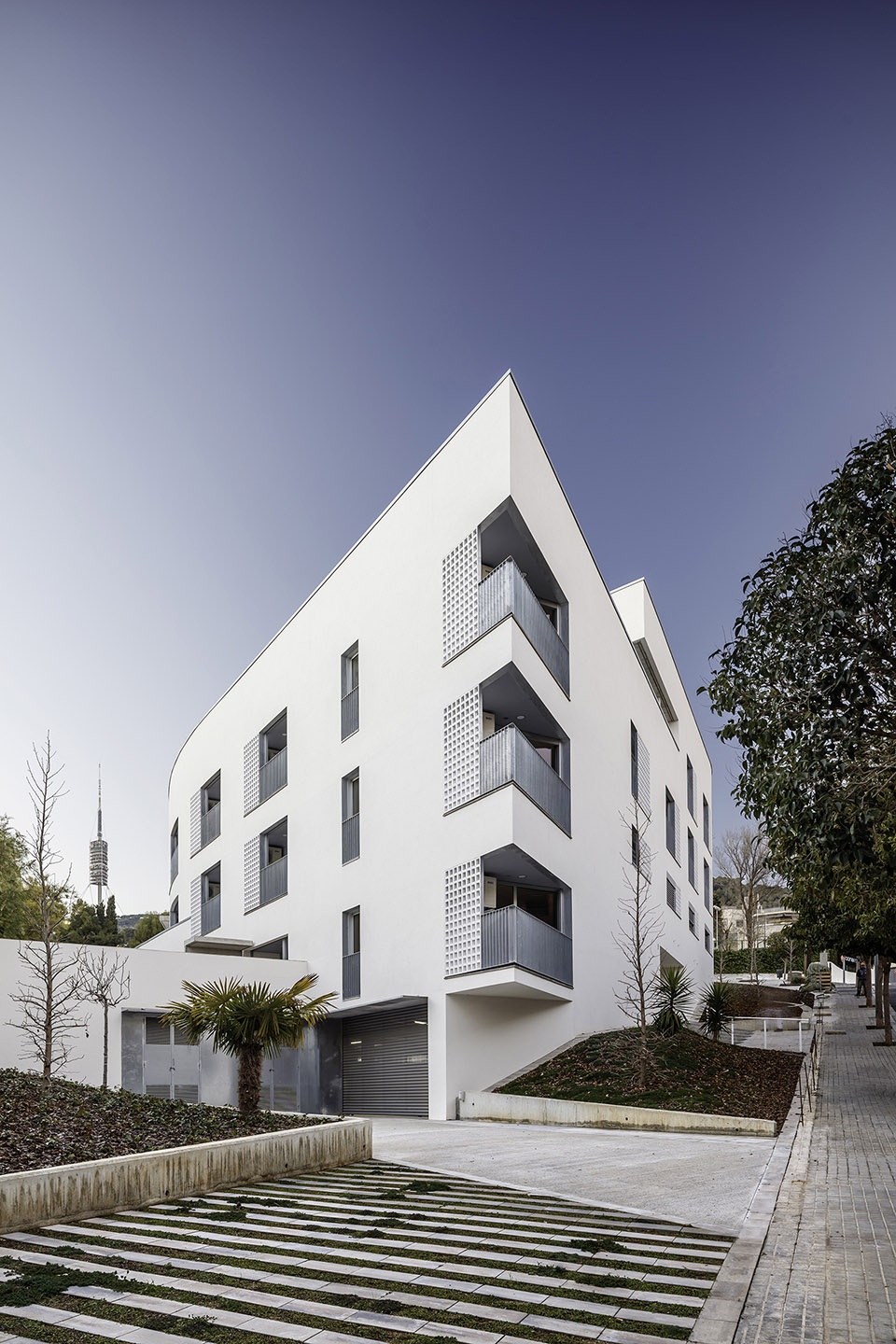 44 dwellings for dlderly people in quatre camins barcelona by ravetllat arquitectura