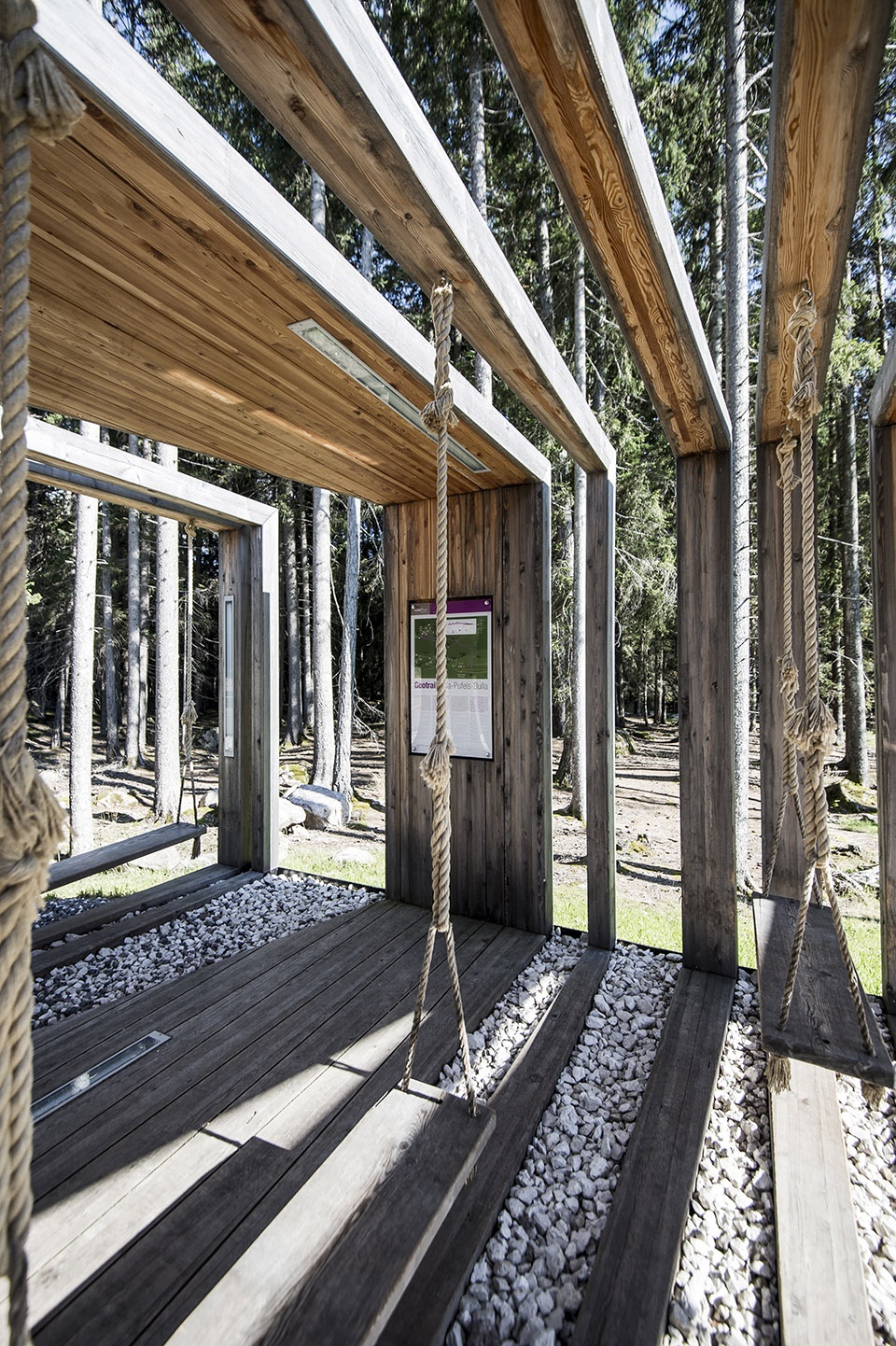 swinging frames by noa