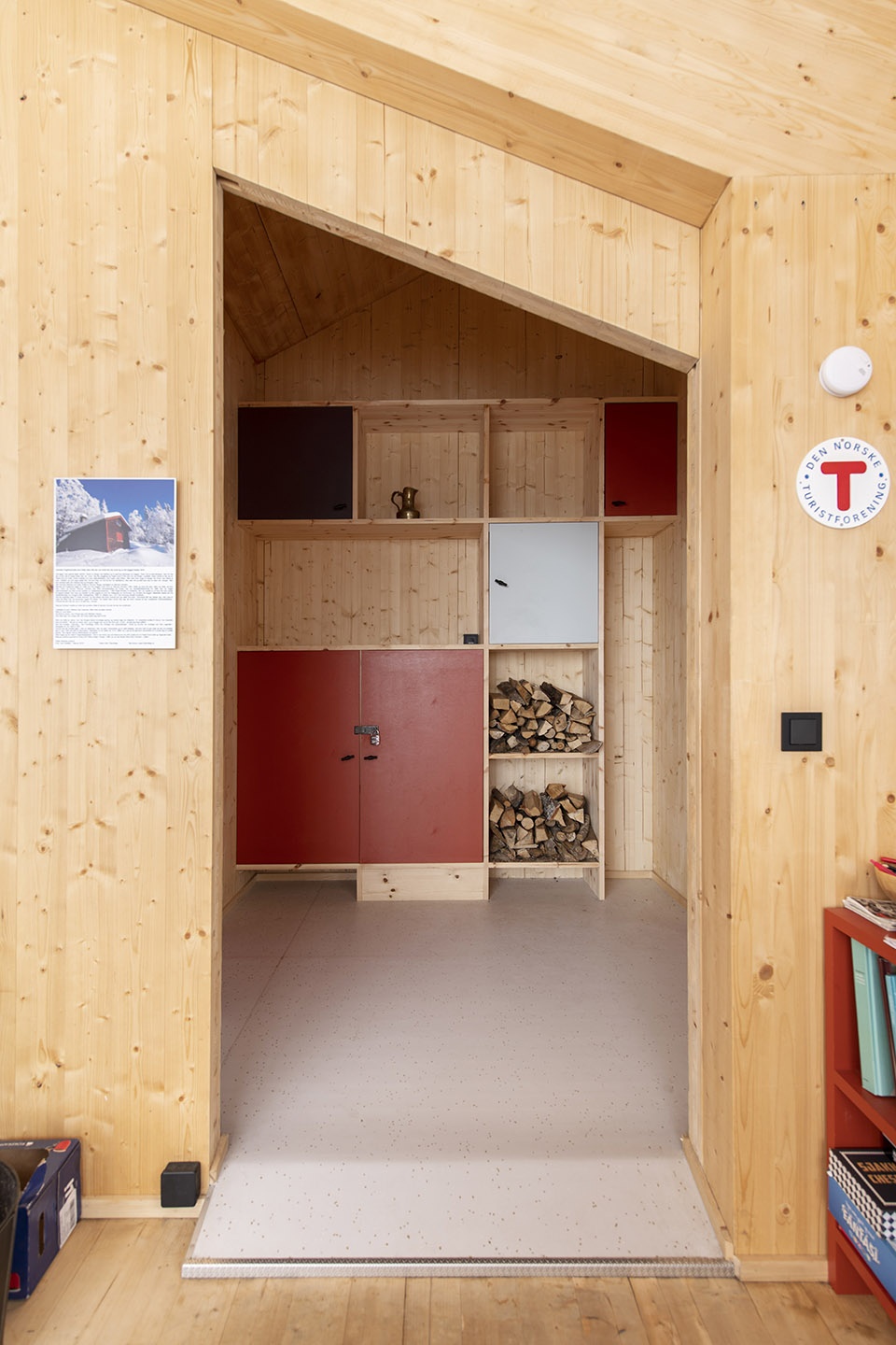 fuglemyrhytta panoramic self service cabin by snohetta