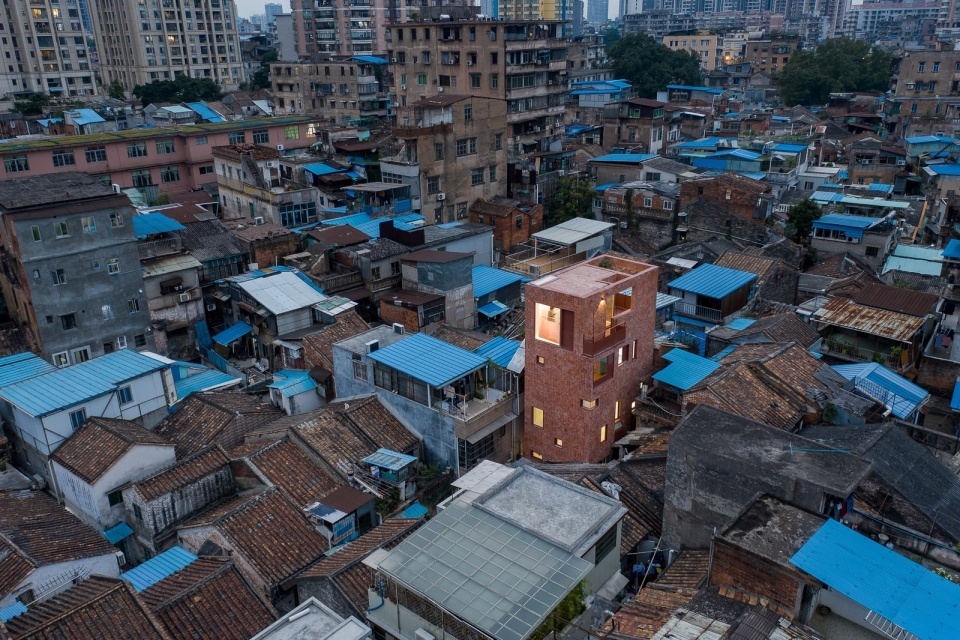 the trapped house the regeneration of the 18 shang meng sheng street haizhu district guangzhou china by urbanus 960x640 1