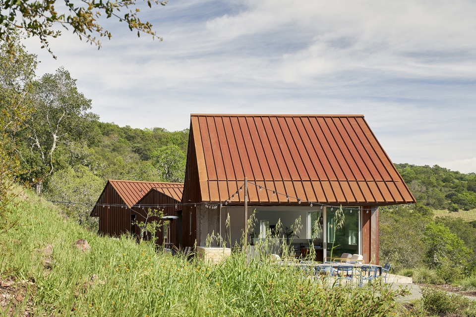 triple barn by mork ulnes architects
