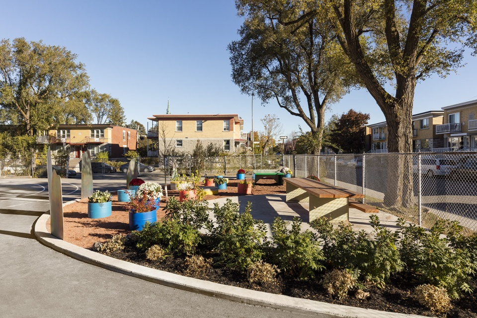 ecole sainte anne a new redesigned schoolyard by taktik design