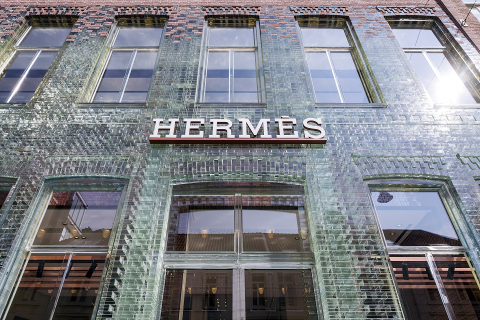 mvrdvs crystal houses hosting new tenant hermes re opens with an even more transparent facade