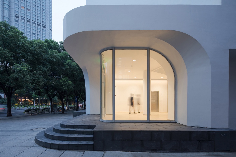 soften the presence renovation of jingan business building china by archunits