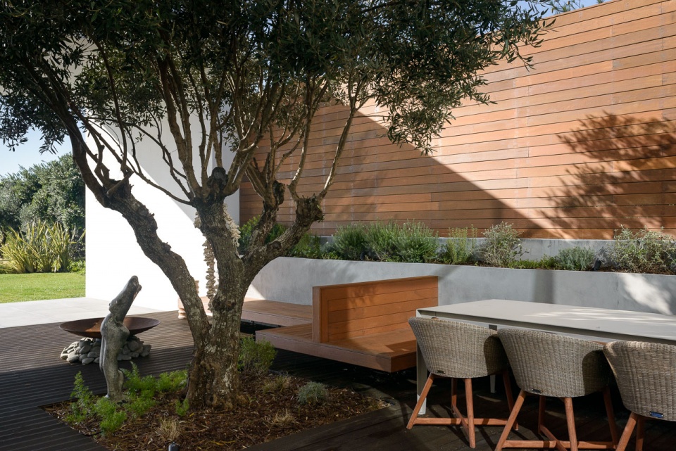 sea front villa by arq tailors