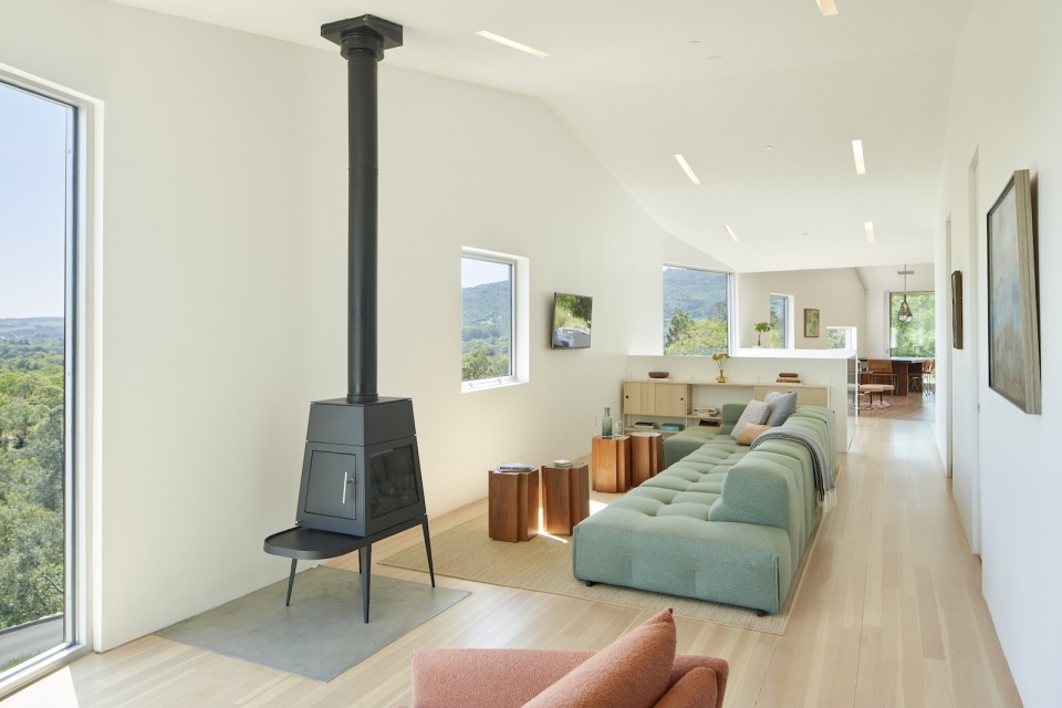 triple barn by mork ulnes architects