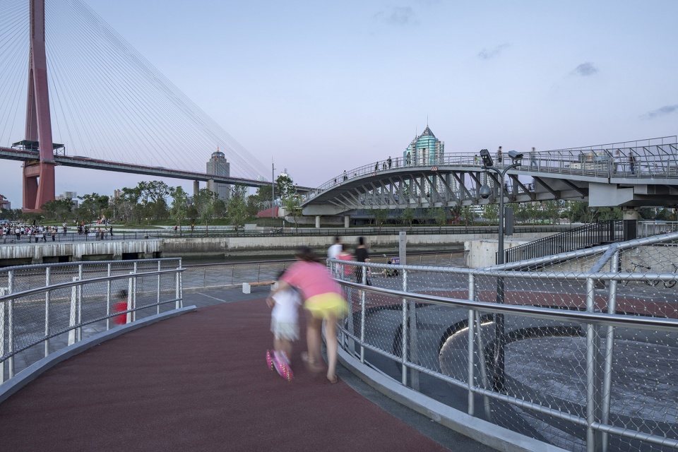 yangjing canal pedestrian bridge china by atelier liu yuyang architects