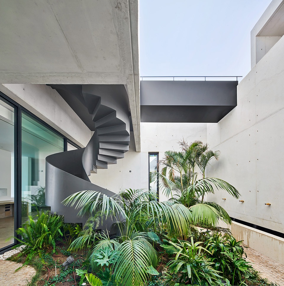 villa with two patios by abalossentkiewicz as