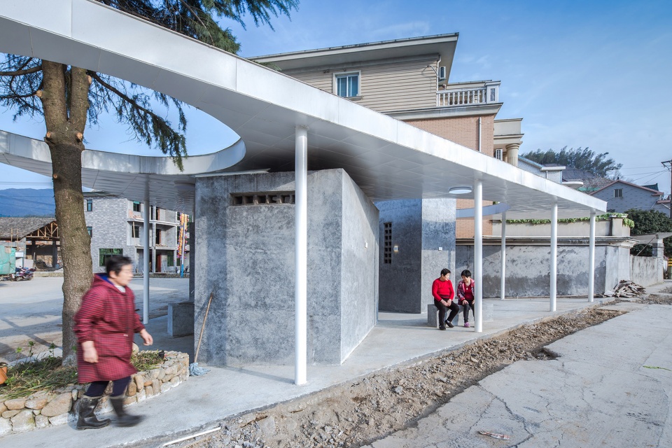 public toilet at sanchakou in zhejiang china by shulin architectural design