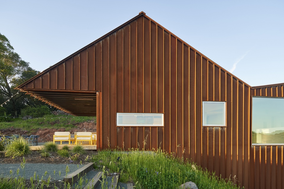 triple barn by mork ulnes architects