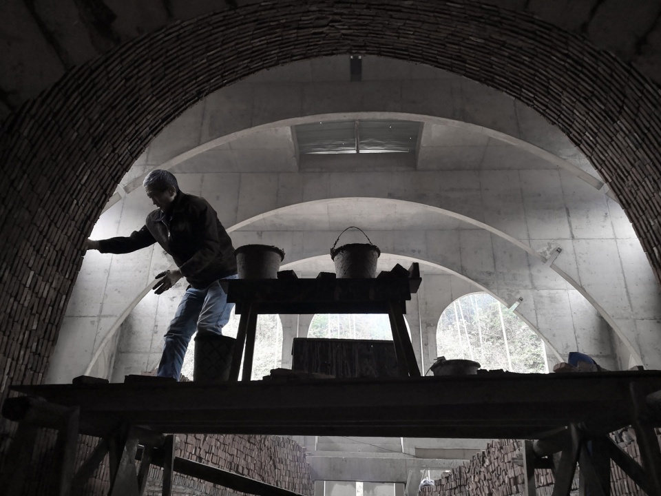 bingding wood kiln in jingdezhen china by azl architects