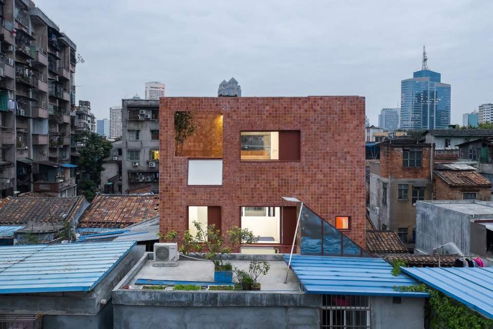 the trapped house the regeneration of the 18 shang meng sheng street haizhu district guangzhou china by urbanus