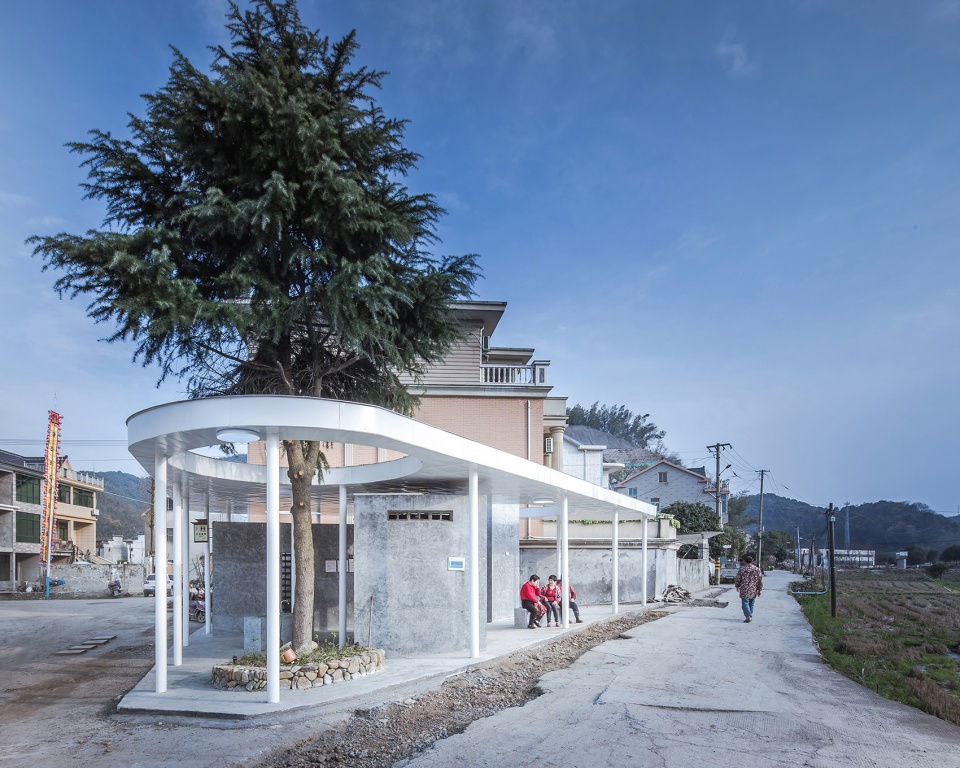 public toilet at sanchakou in zhejiang china by shulin architectural design