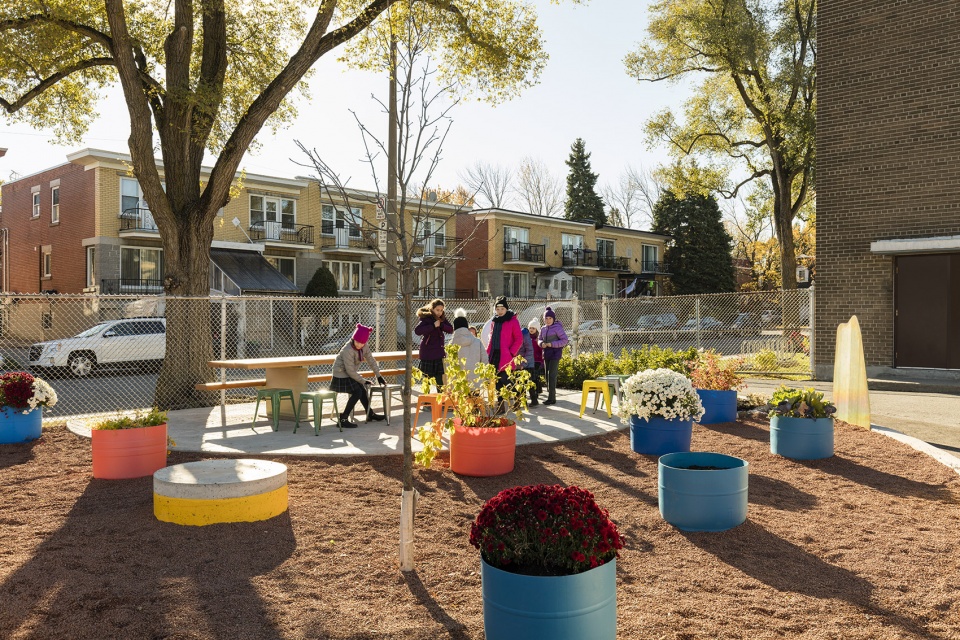 ecole sainte anne a new redesigned schoolyard by taktik design