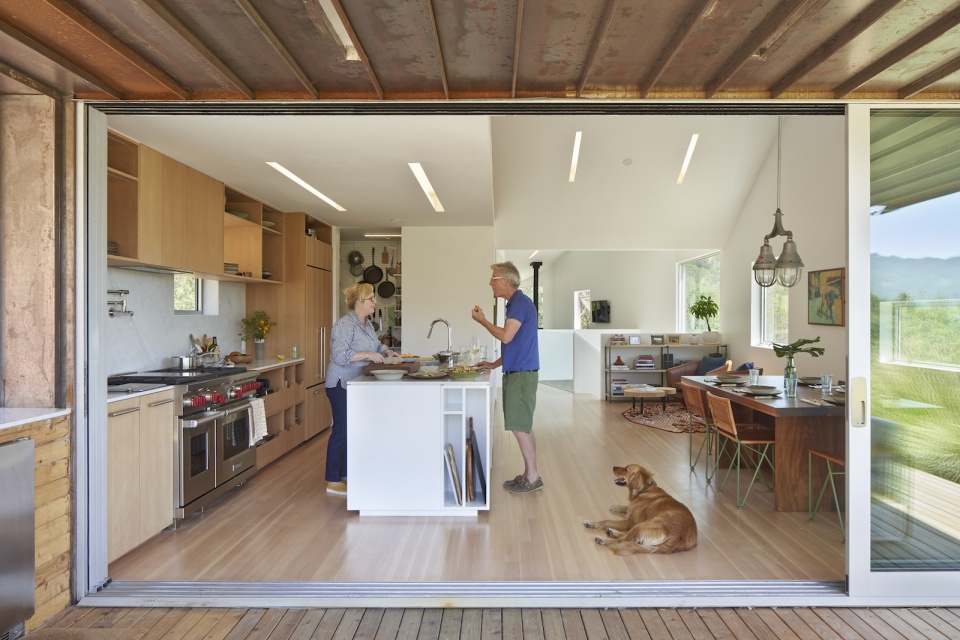 triple barn by mork ulnes architects