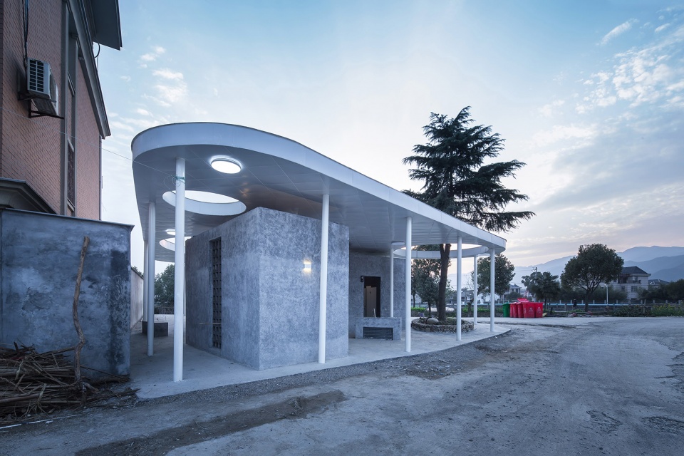 public toilet at sanchakou in zhejiang china by shulin architectural design