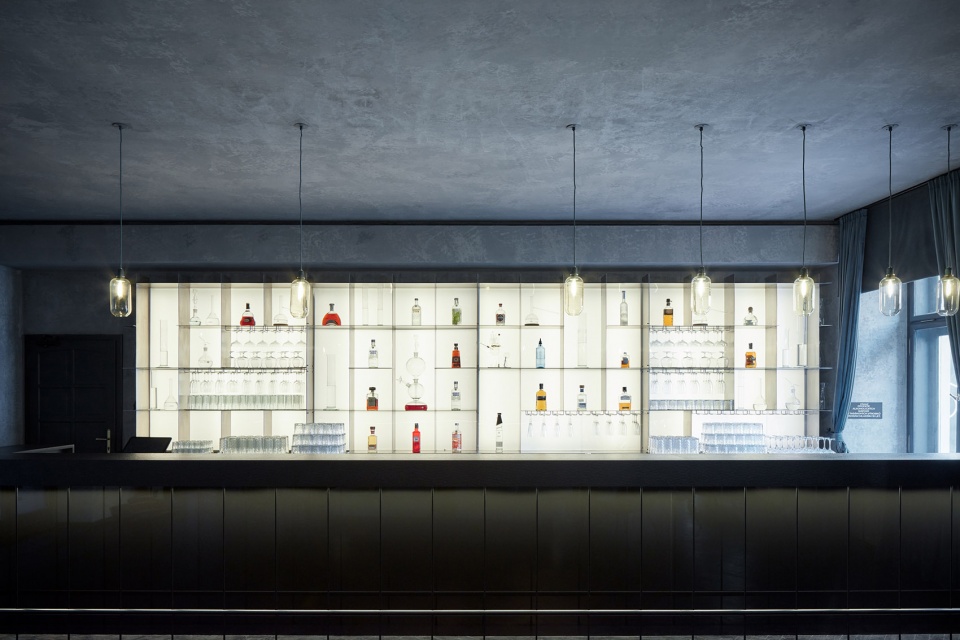 moon club by formafatal macharteichman