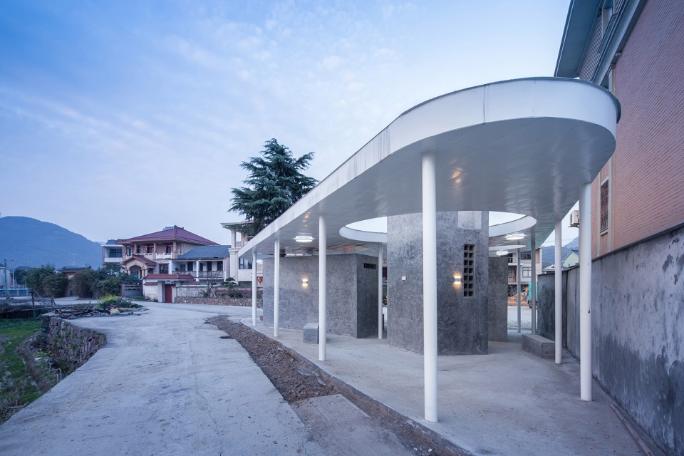 public toilet at sanchakou in zhejiang china by shulin architectural design