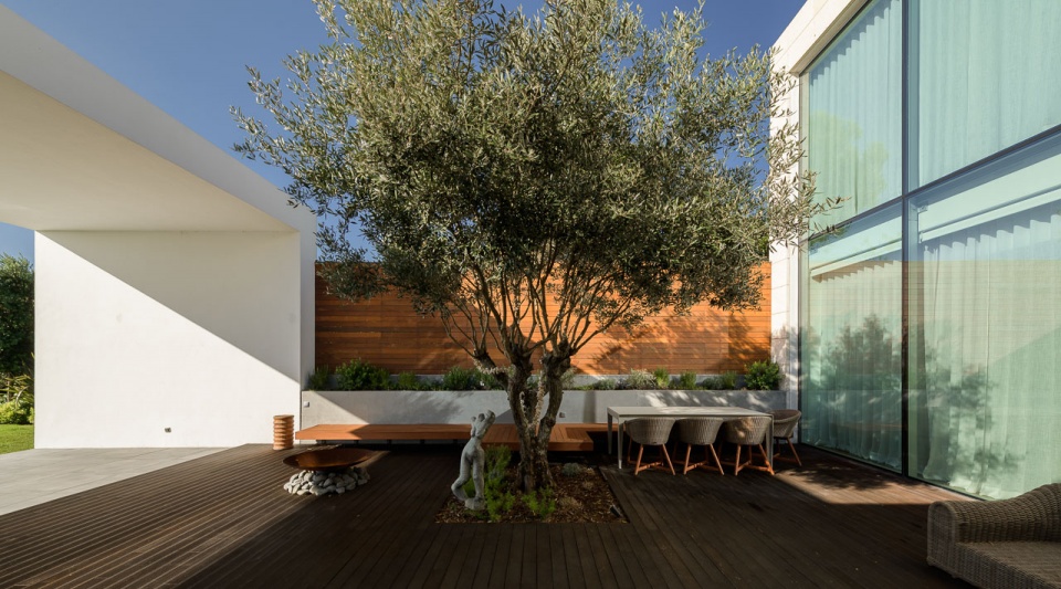 sea front villa by arq tailors