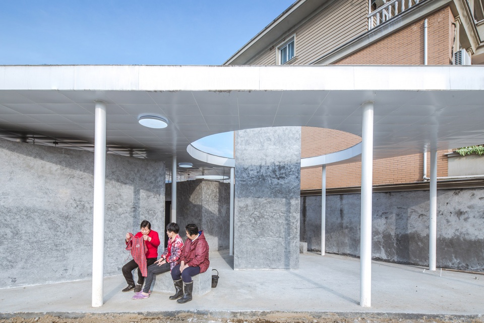 public toilet at sanchakou in zhejiang china by shulin architectural design