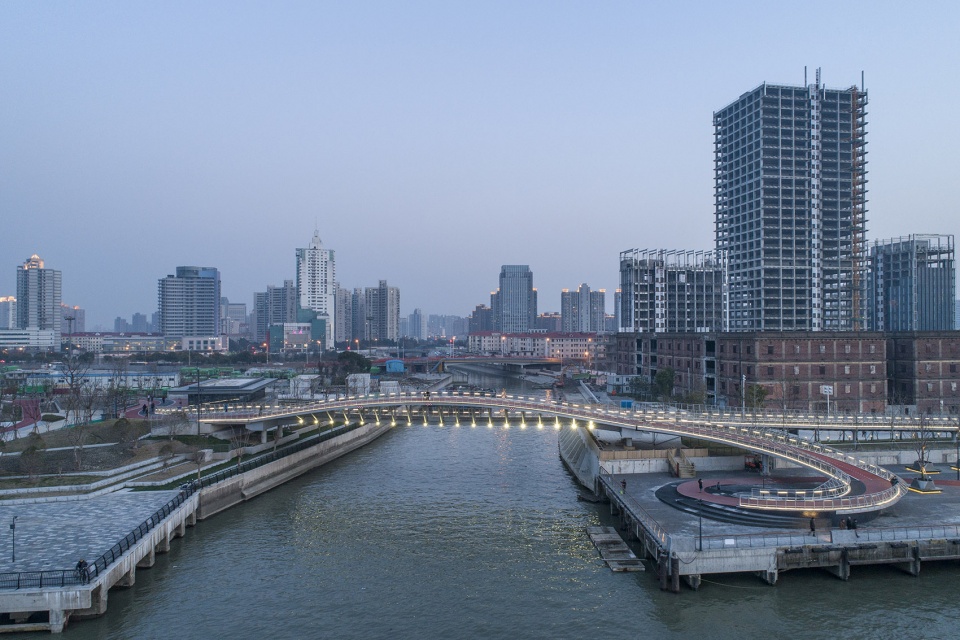 yangjing canal pedestrian bridge china by atelier liu yuyang architects