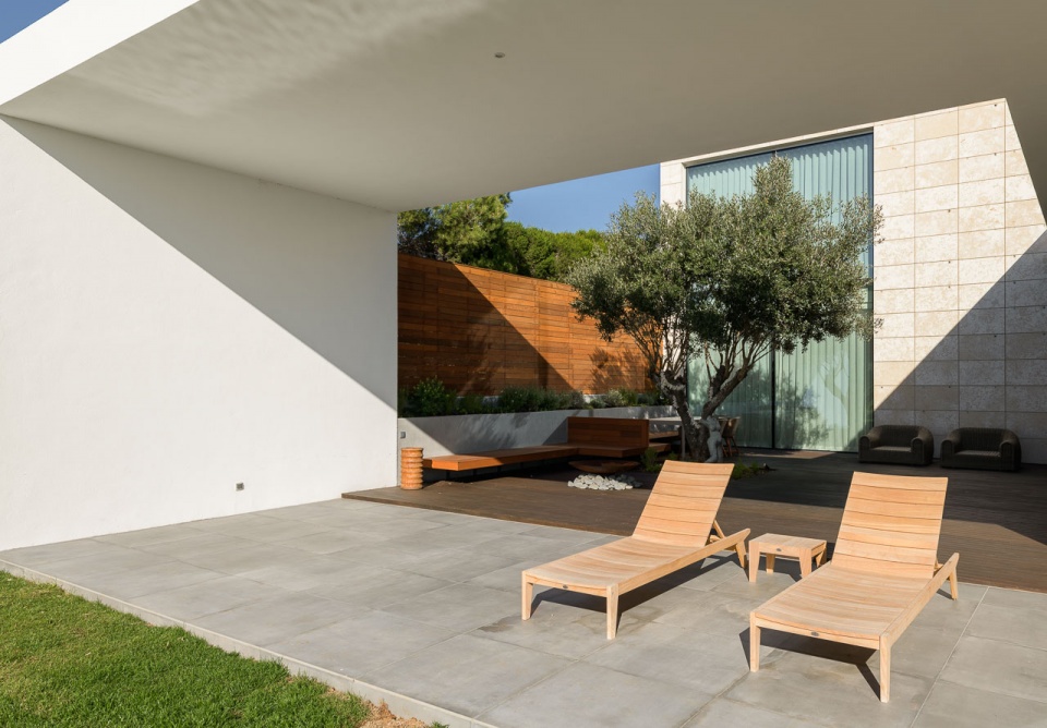sea front villa by arq tailors
