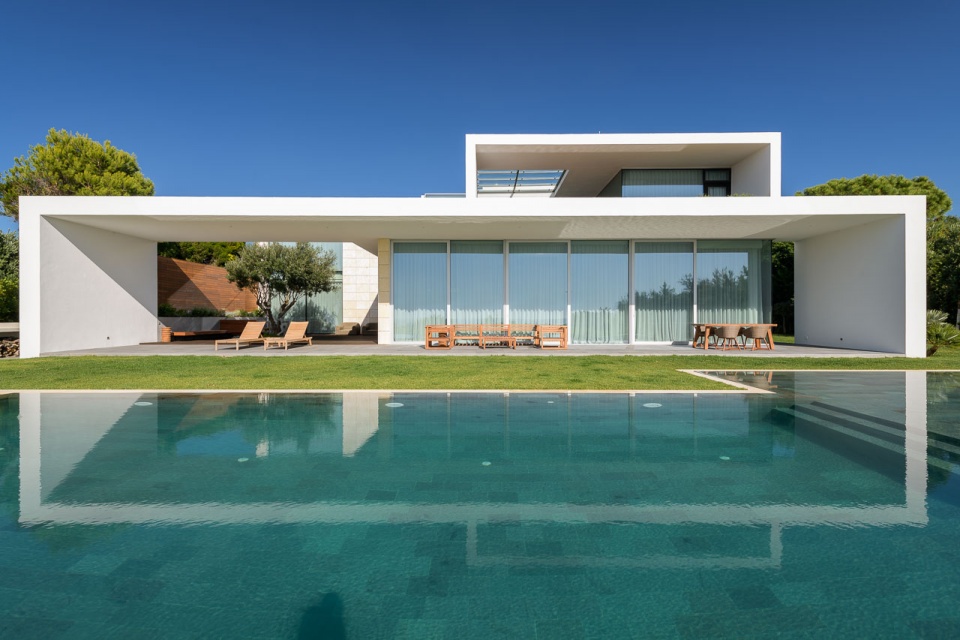 sea front villa by arq tailors