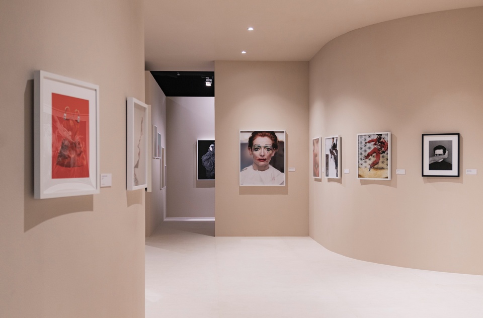 fashion photography exhibition by ebba architects
