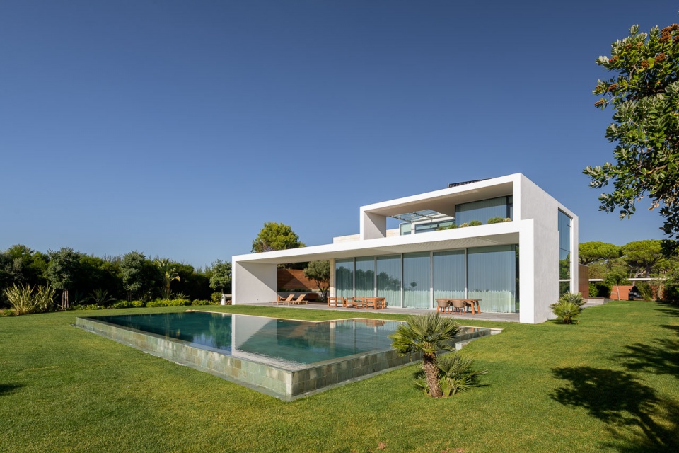 sea front villa by arq tailors
