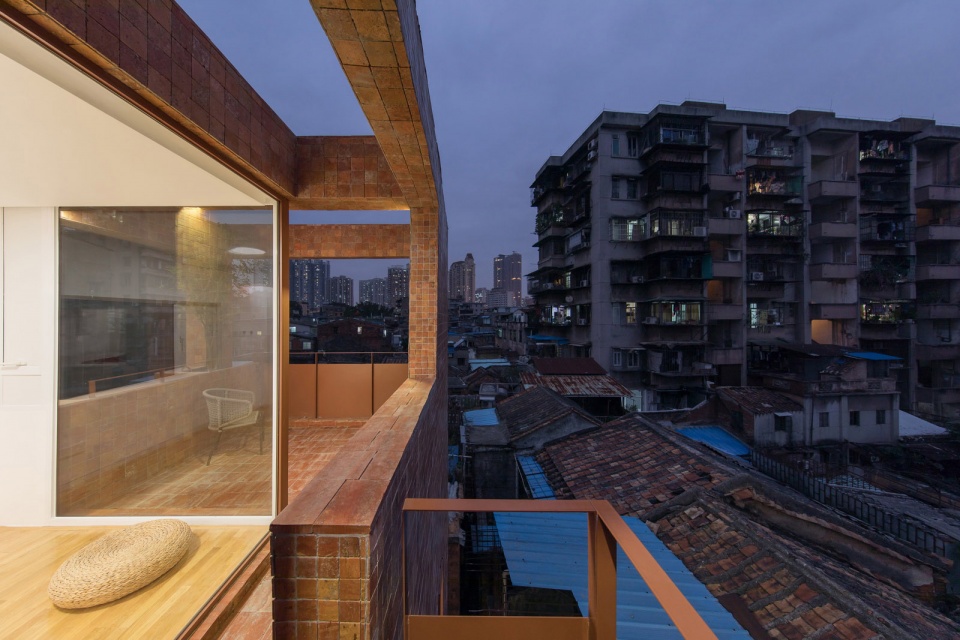 the trapped house the regeneration of the 18 shang meng sheng street haizhu district guangzhou china by urbanus