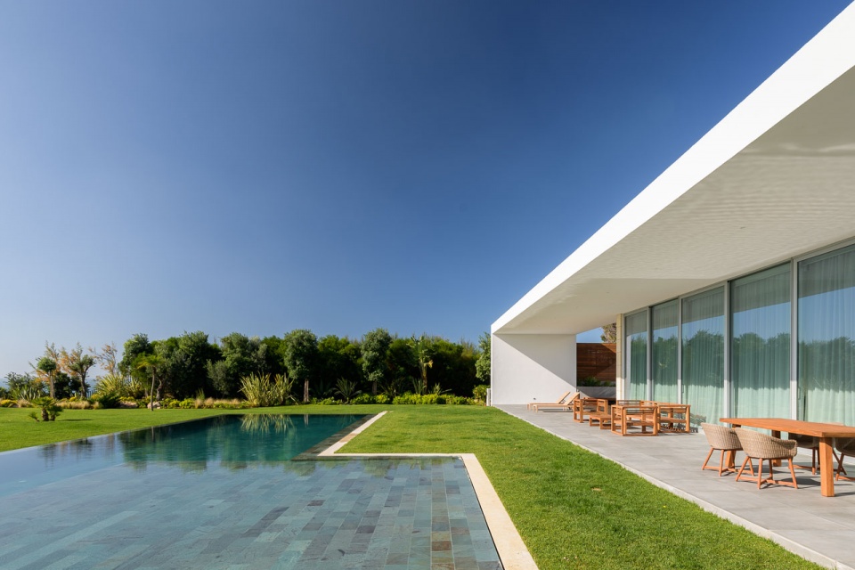 sea front villa by arq tailors