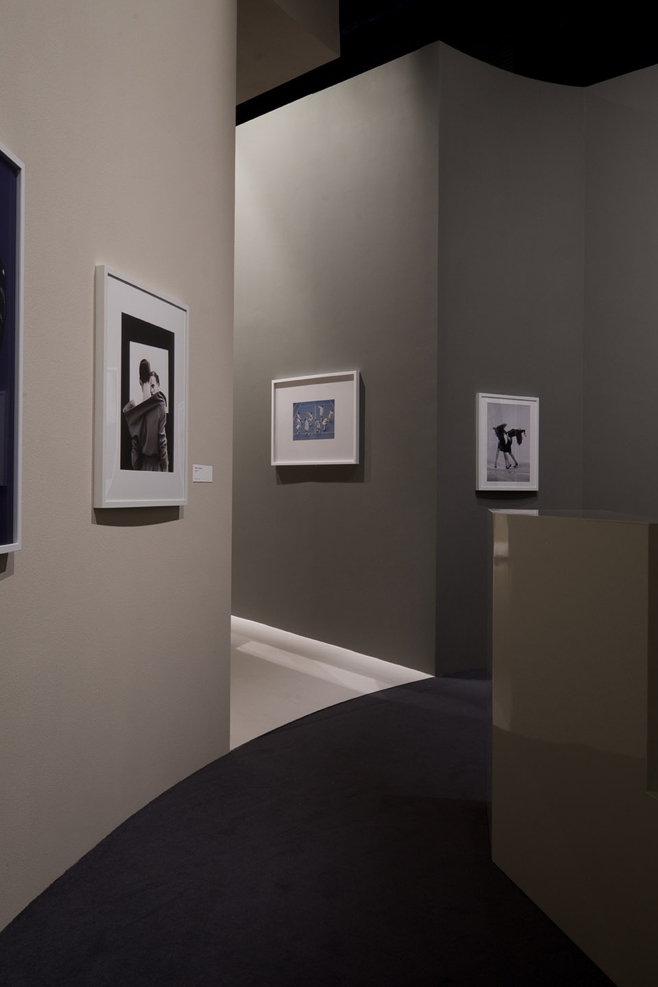 fashion photography exhibition by ebba architects