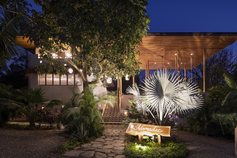 nomadic hotel by salagnac arquitectos