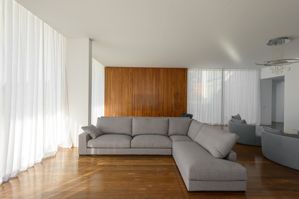 sea front villa by arq tailors