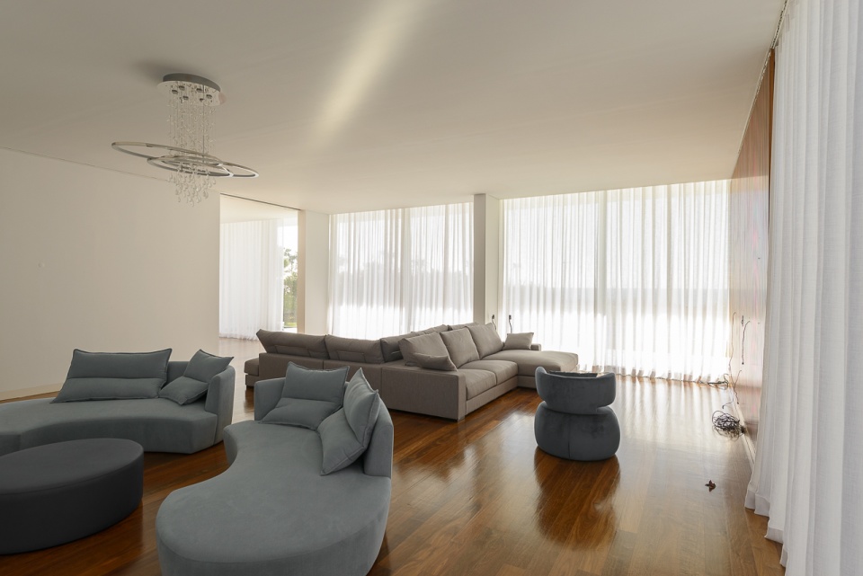 sea front villa by arq tailors