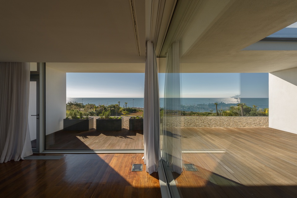 sea front villa by arq tailors
