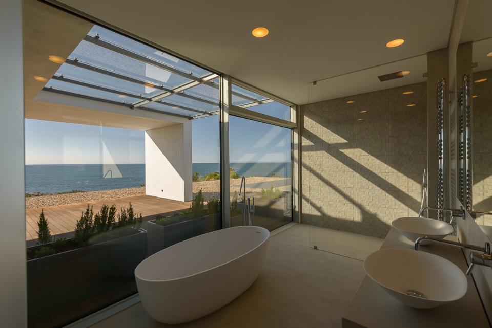 sea front villa by arq tailors