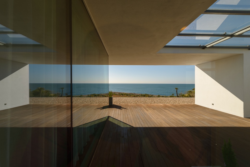 sea front villa by arq tailors