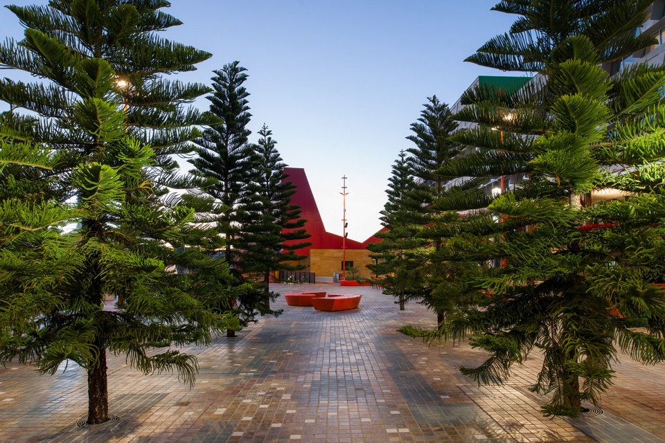 dandenong civic square by rush wright associates