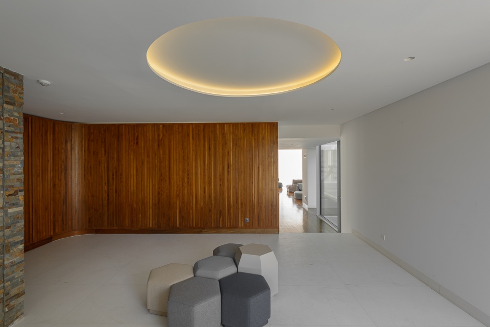 sea front villa by arq tailors