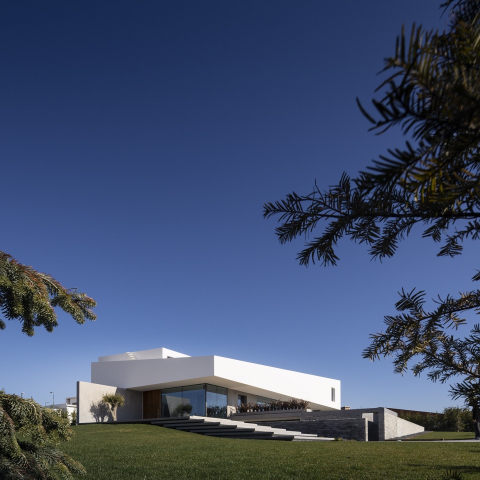 casa belas clube de campo by bica arquitectos