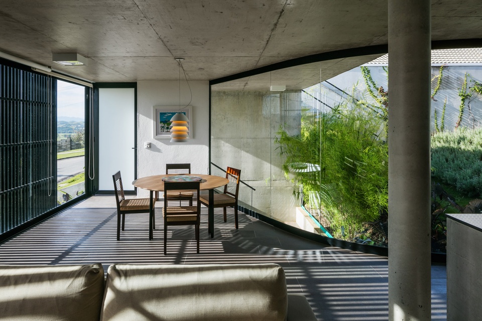 house lens by obra arquitetos