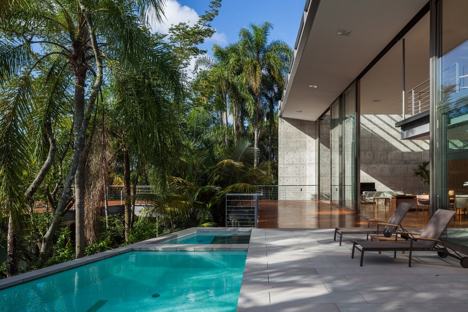 house llm by obra arquitetos