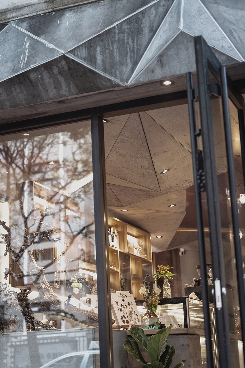 shanhai · guobinger boutique coffee bakery in tianjin china by spring space design studio