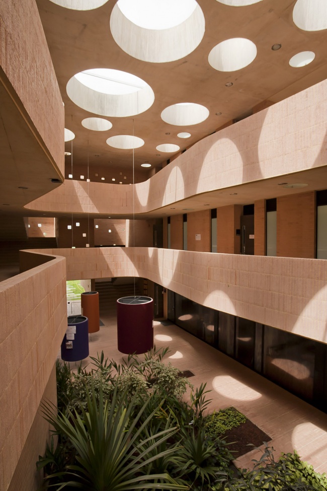 taller de arquitectura de bogotacolegio los nogales high school classroom building by taller de arquitectura de bogota