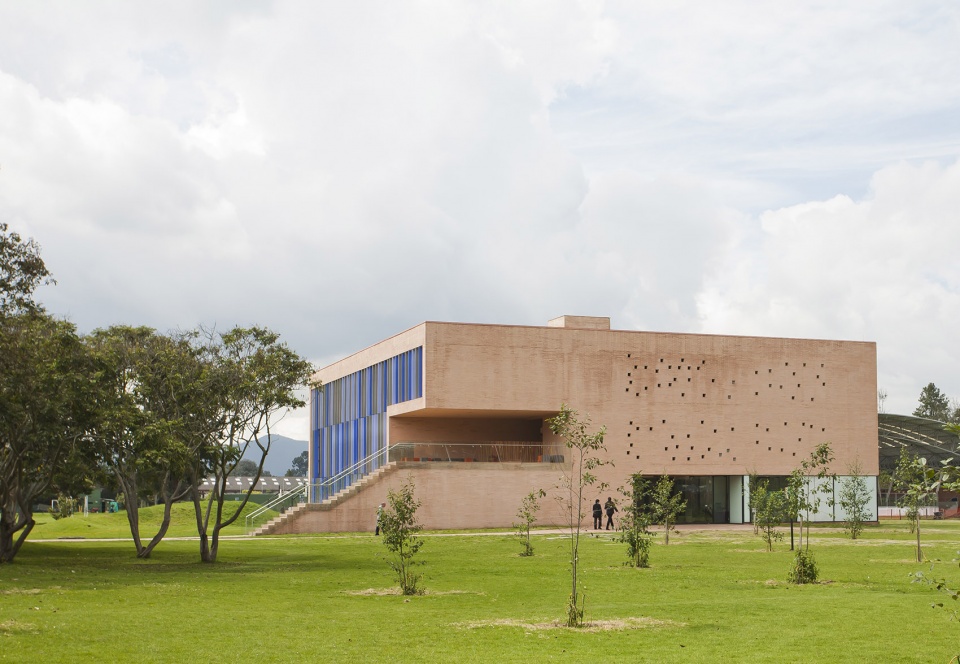 taller de arquitectura de bogotacolegio los nogales high school classroom building by taller de arquitectura de bogota