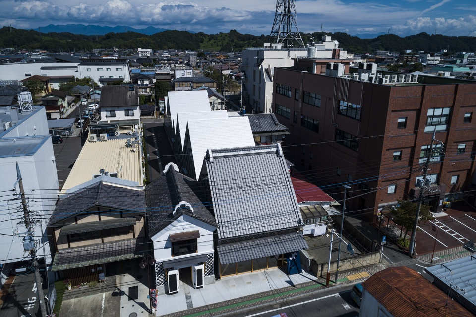 tomioka chamber of commerce and industry by tezuka architects