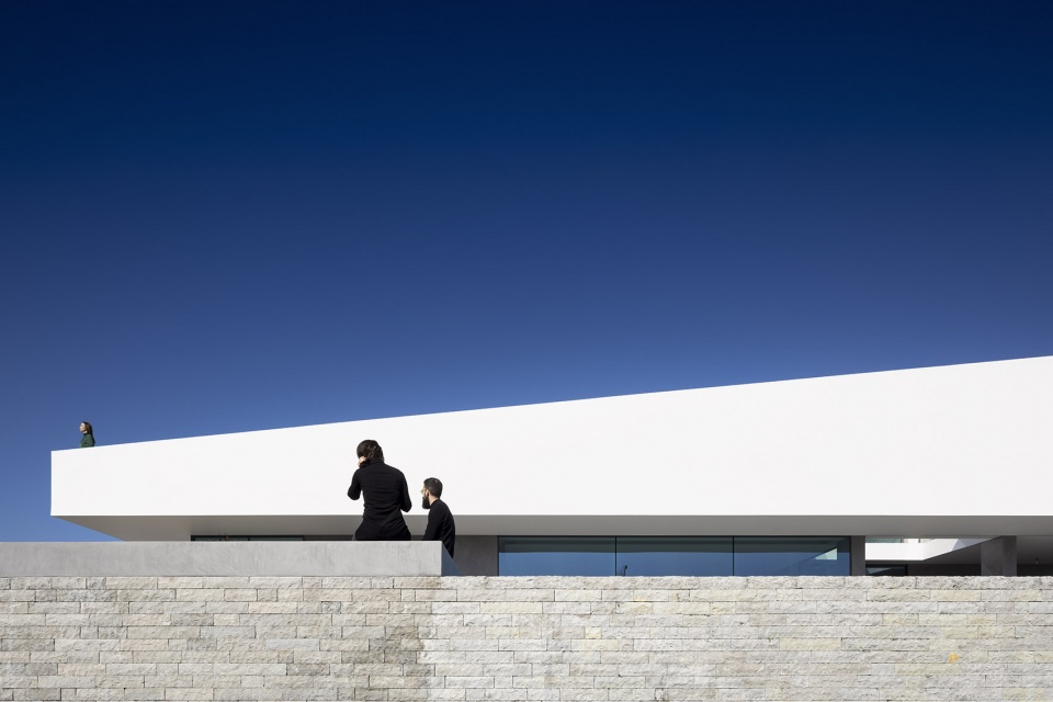 casa belas clube de campo by bica arquitectos