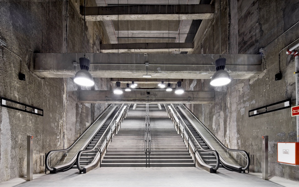 gooood archive metro station