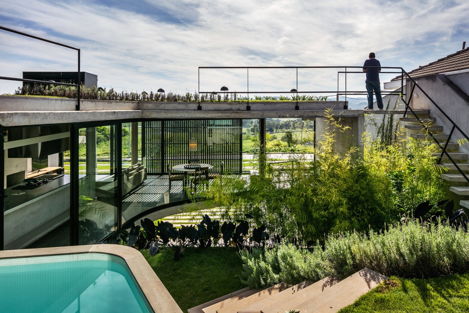 house lens by obra arquitetos